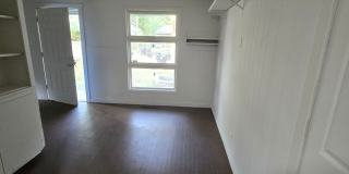 3 bed 1 bath W/ back yard bunker! Gallery 10