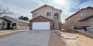 East El Paso 4bed/2.5Bath Refrig A/C w/Loft! Gallery 1