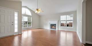 Wonderful 3 Bedroom, 2 Bath home, with 2 Car Garage, Huge Fenced-in yard, and Pet Friendly! Wonderful 3 Bedroom, 2 Bath home, with 2 Car Garage, Huge Fenced-in yard, and Pet Friendly! Gallery 4