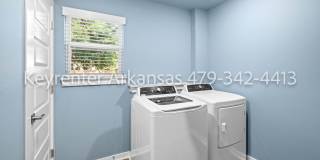 Beautiful 2 Bed, 3 Bath Home Just Off Weddington! Gallery 26