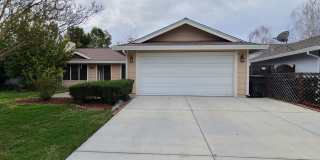 Beautiful 2 Bedroom Plus a Den in Desirable Greenhaven/Pocket Neighborhood! Gallery 1