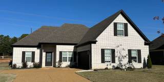 IMMEDIATE MOVE IN!!! Beautiful 4 Bedroom/ 2 Bath in Pinewood Subdivision- Southaven Gallery 1