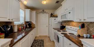 AUGUST PRE-LEASE Beautiful 3 Bed, 3.5 Bath Minutes from Campus! Gallery 4