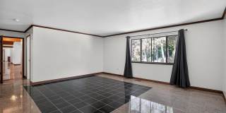 525 Hampton Ave Gallery 13