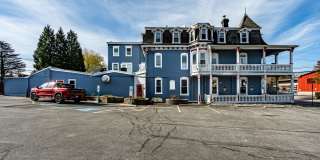 400 Bridge St Gallery 1