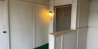 3 bed upstairs condo in Norman, community pool and plenty of parking! Gallery 3