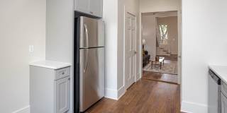 Uptown Renovated 1/1.5 apartment with Private Backyard Gallery 5