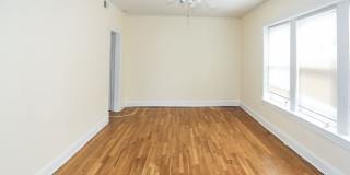 3521-29 1/2 N Broadway Gallery 31