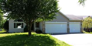 Beautiful 3 bedroom + Den, 2 Bathroom, 3 car garage single family home. MUST SEE! Gallery 1
