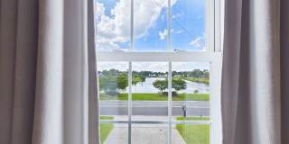 Beautiful 3 bd/ 2.5 house with Renovated Kitchen Gallery 32