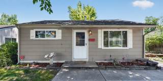 Charming 2BR House in Denver Gallery 1