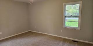 Beautiful renovated 3 bed, 1.5 bath unfurnished home located in Hampstead Gallery 21