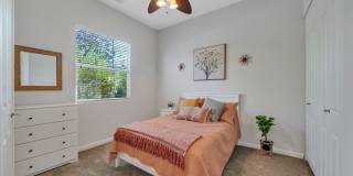 South Town Fully Furnished Home! Gallery 31