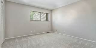 Charming Townhouse with Gas Fireplace & Basement Retreat in Columbine Lakes Community! Gallery 7