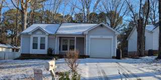 Room in 3 Bedroom Home at Golden Oak Ct Gallery 1