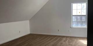 Room in 2 Bedroom Home at Stonewall Pl Gallery 1