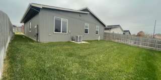 Spacious 3 Bedroom Home with Oversized Primary Suite near Webb & Pawnee Gallery 19