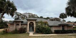 4/3 Executive Brick Home Gallery 1