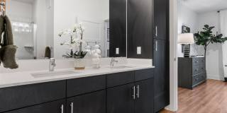 The Hadley Gallery 12