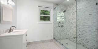 Spacious 3 Bed, 3 Bath Gallery 18