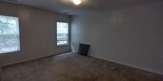 Room in 4 Bedroom Home at Genlee Dr Gallery 23