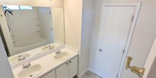 Room in 3 Bedroom Home at Phillips St Gallery 29
