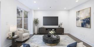 Beautiful modern bright 2 bed 1.5 bath with private patio Gallery 1