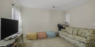 225 Urbano Lane Gallery 36