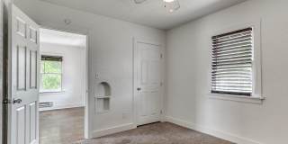 2111 N Linn Gallery 21