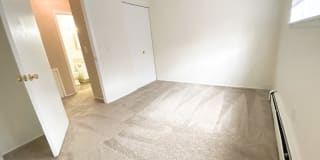 Evergreen Village Apartments & Townhomes Gallery 17