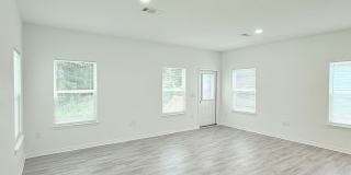 Spacious 4-Bedroom Townhome Gallery 4