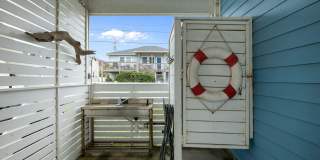 201 W Glenn Street Gallery 44