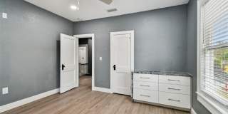 6810 N NAVIN AVENUE Gallery 41