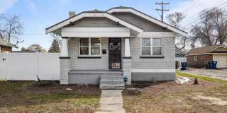 Remodeled 3BR/2BA Brick Bungalow - Fireplace, Finished Basement & Garage Gallery 23