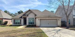 Well maintained 4 bedroom home with 2 car garage Gallery 1