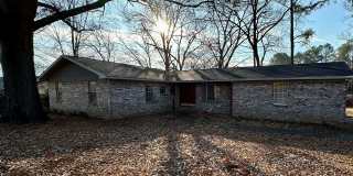 Come take a look at this house on the West side of Russellville. Gallery 1