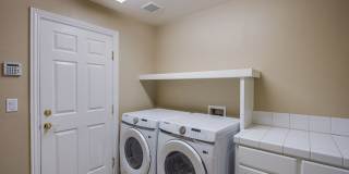 Beautiful 5 bedroom 4.5 bath home with large basement in gated community! Gallery 47