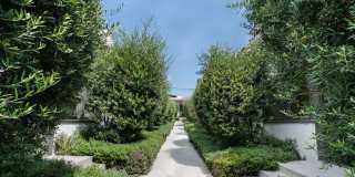 Beautiful 1 bed / 1 bath bungalow-style apartment now available! Gallery 17