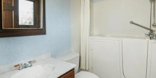 Large 5BR/3.5 Bath in Elm Heights. Available Now! Gallery 9