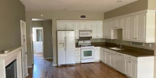3 Bed + 3.5 Bath + Bonus Room in Tustin Field Townhome Gallery 1
