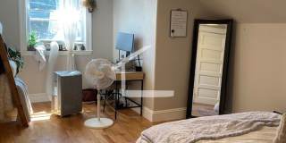 Modern Brighton 4-bed/2-bath with Deck Gallery 4