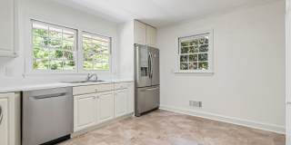 Heart of Chapel Hill! Roosevelt is ready for you!  4 bedrooms/3 bathrooms Gallery 8
