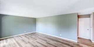 Spacious 2BD/2BA Condo in Hillcrest with Private Balcony, Community Pool & Tennis Court Gallery 9
