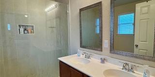 Room in 3 Bedroom Home at Nottingham Loop Gallery 22