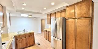AVAILABLE NOW: BIG College Area Townhome 4bd/2.5ba HUGE garage, AC, pool, W/D Gallery 17