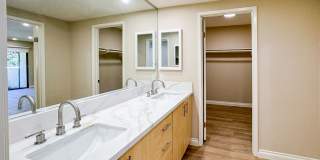 Luxurious Coastal Living: Fully Remodeled 3-Bed, 3.5-Bath with Ocean Views in Sea Point Gallery 21