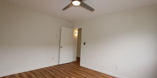 Beautiful, recently remodeled 1 bedroom 1 bathroom condo available now - MOVE IN SPECIAL Gallery 13