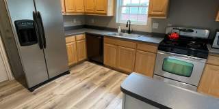 Beautiful  2 br/2Bth Back-end home with large backyard Gallery 1