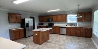 Spacious 4 Bedroom in South Crestview Gallery 13