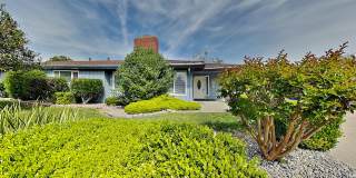 Halfplex with yard in South Land Park Gallery 1